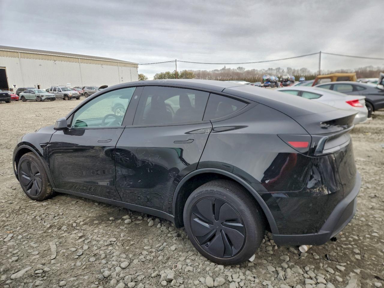 2026 Tesla Model Y - Фото 2