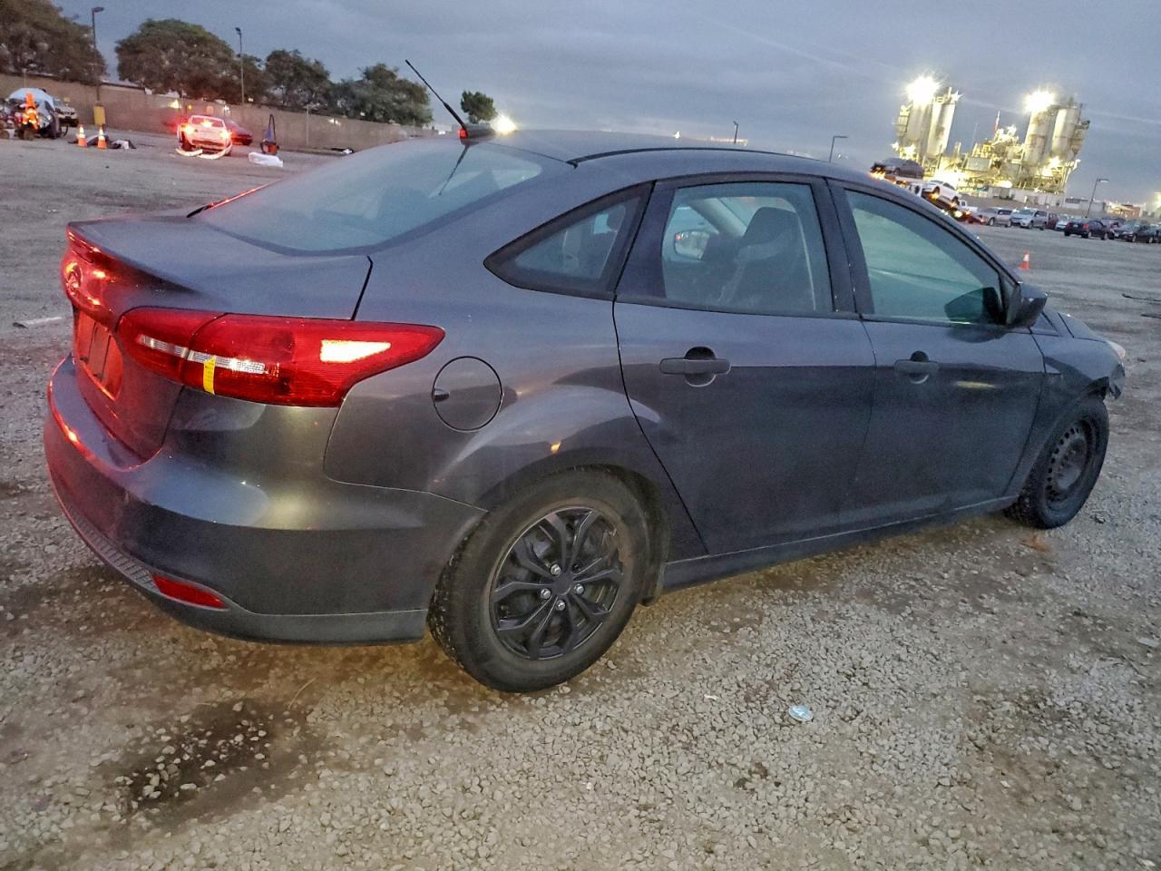 2016 Ford Focus S - Фото 3