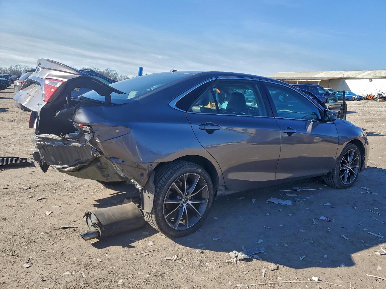 2015 Toyota Camry Le - Фото 3