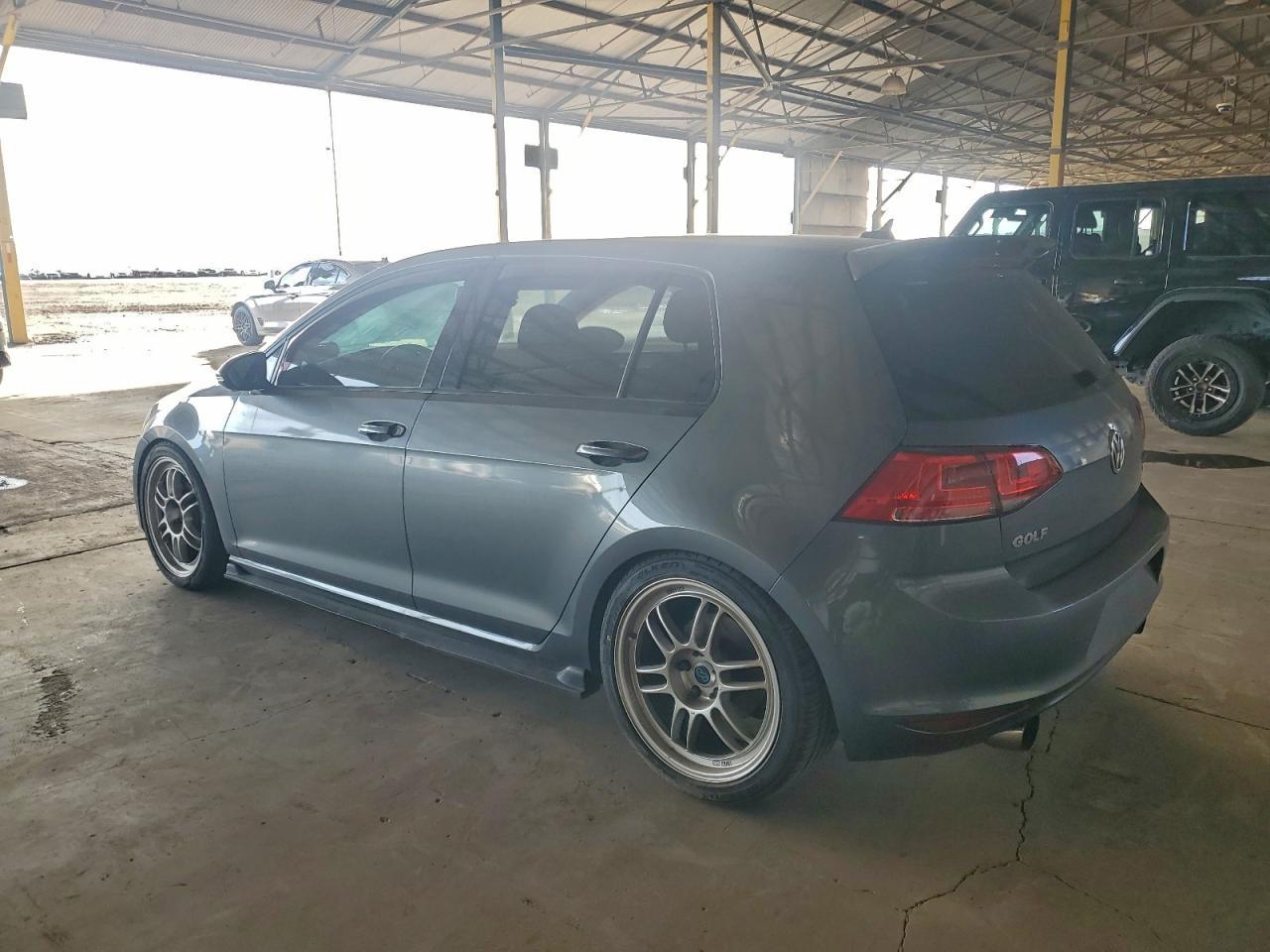 2017 Volkswagen Golf S - Фото 2
