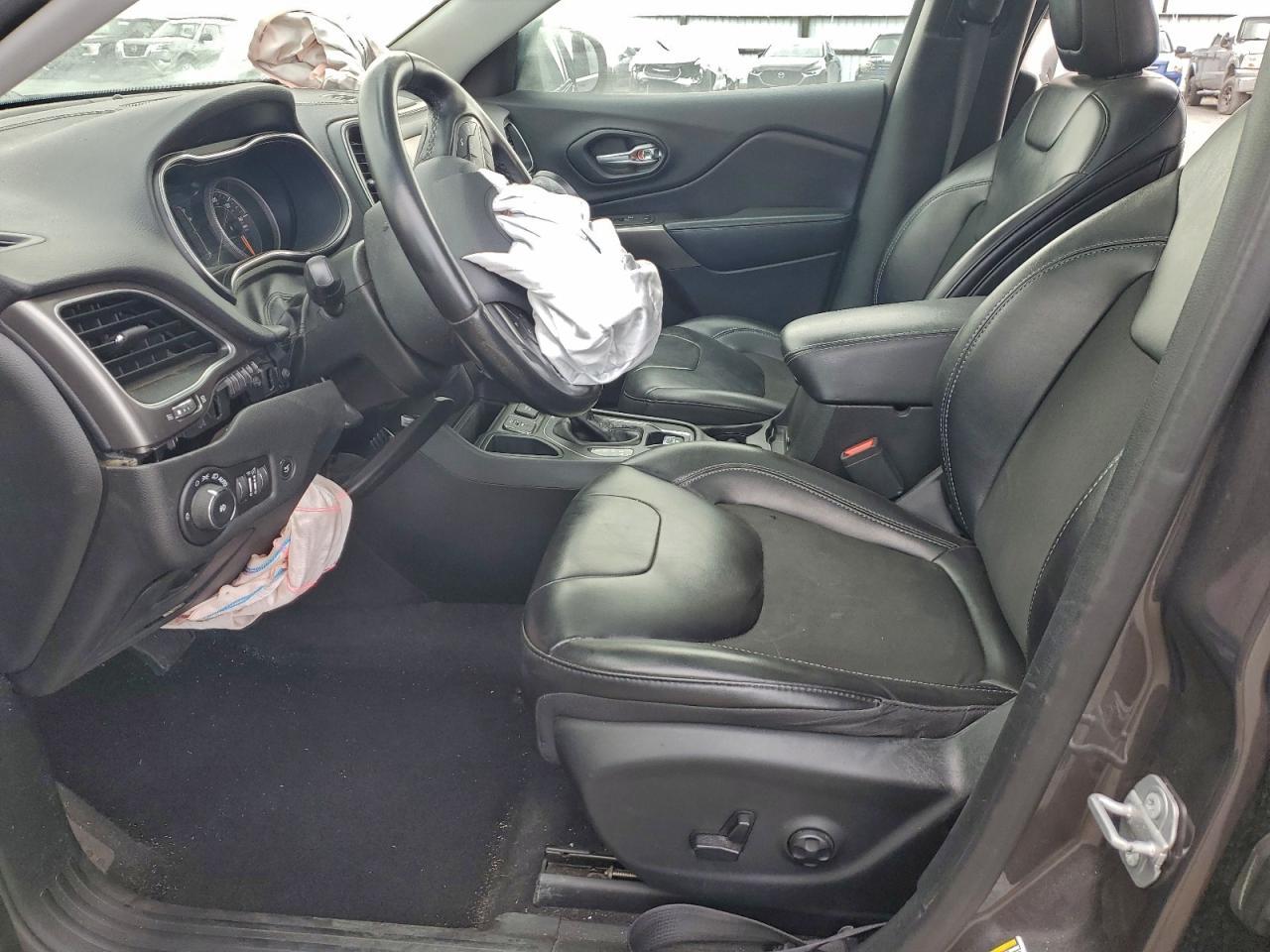 2019 Jeep Cherokee Latitude Plus - Image 7