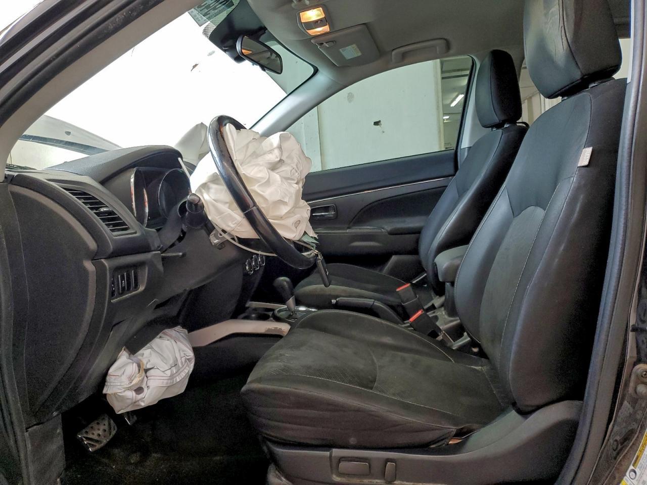 2013 Mitsubishi Outlander Sport Le - Image 7