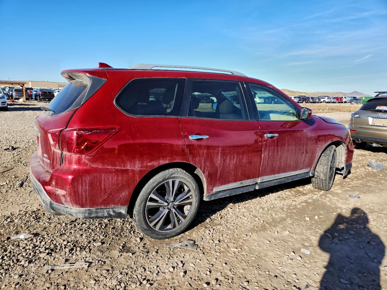 2020 Nissan Pathfinder Platinum - Image 3