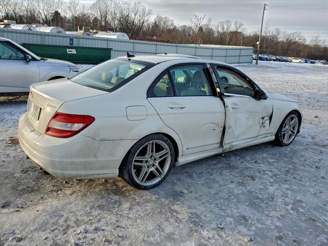 2010 Mercedes-Benz C 300 4Matic - Фото 3