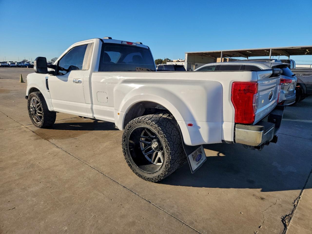 2022 Ford F350 Super Duty - Фото 2
