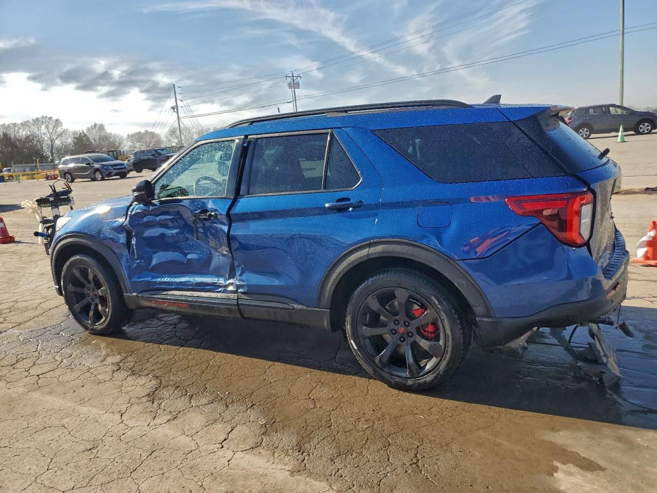2022 Ford Explorer St - Image 2