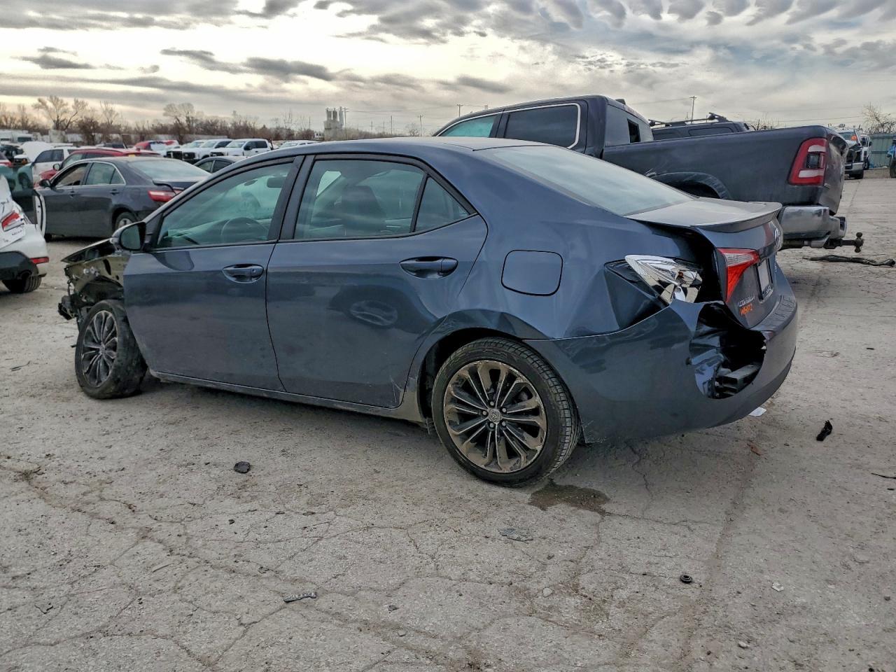 2014 Toyota Corolla L - Фото 2