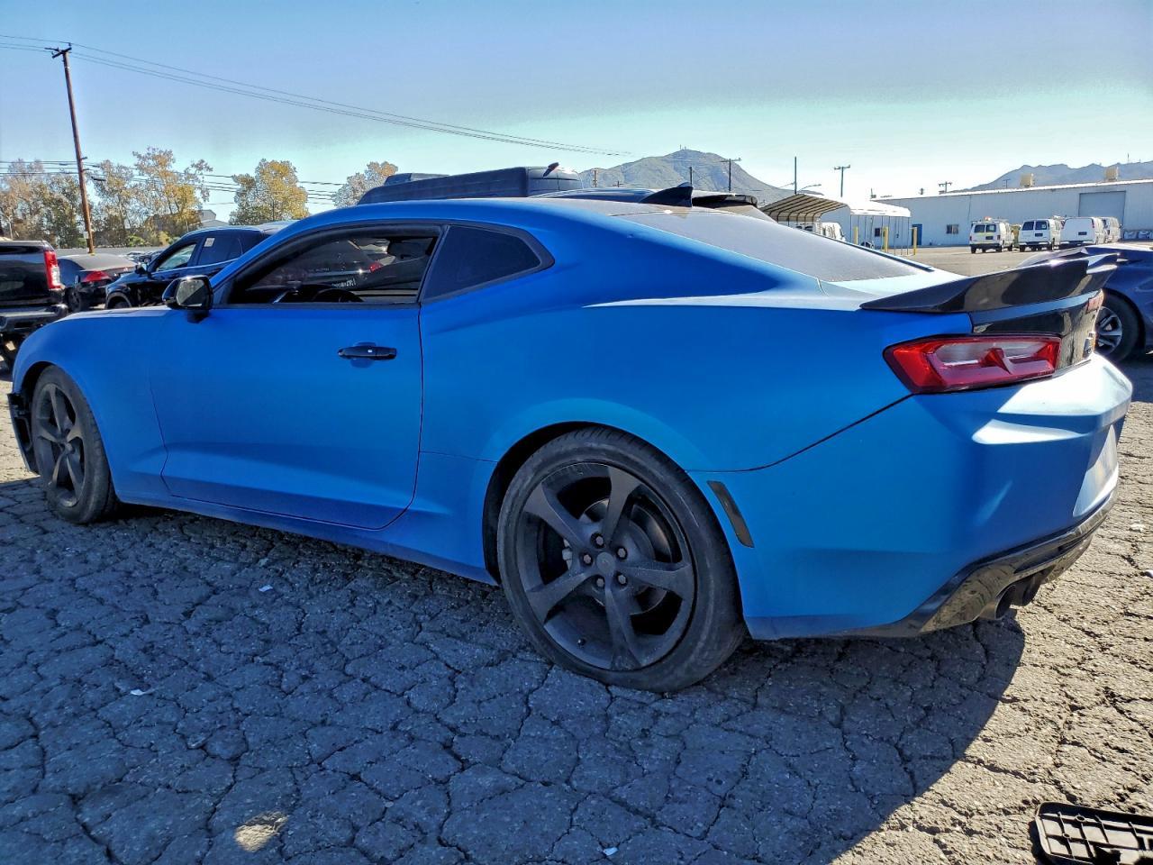2017 Chevrolet Camaro Lt - Image 2