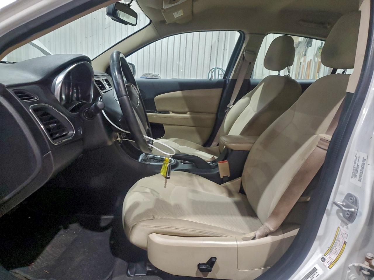 2014 Chrysler 200 Touring - Фото 7