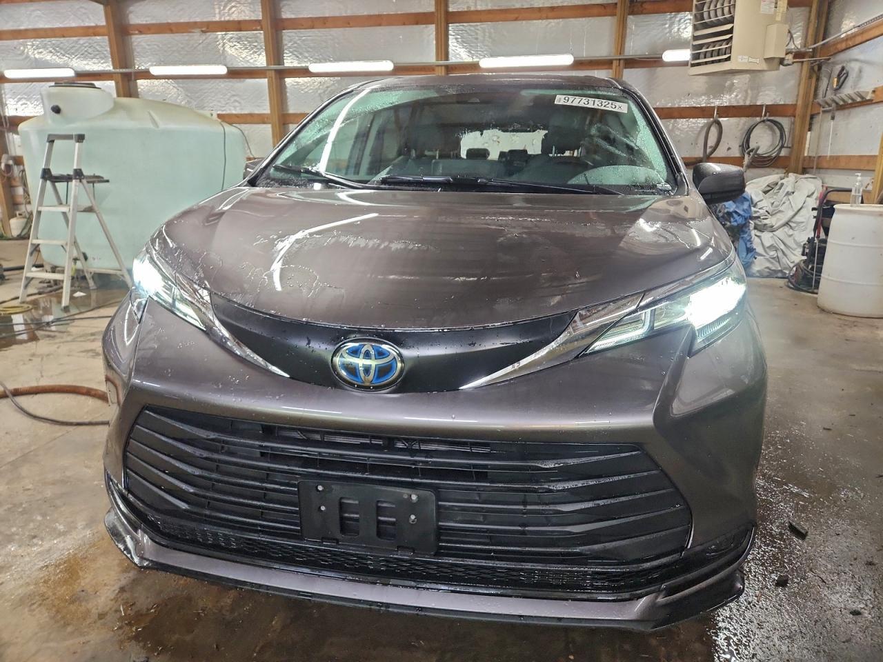 2022 Toyota Sienna Le - Фото 5