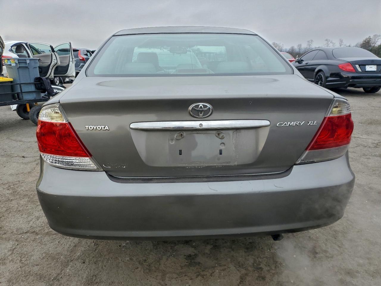 2006 Toyota Camry Le - Image 6