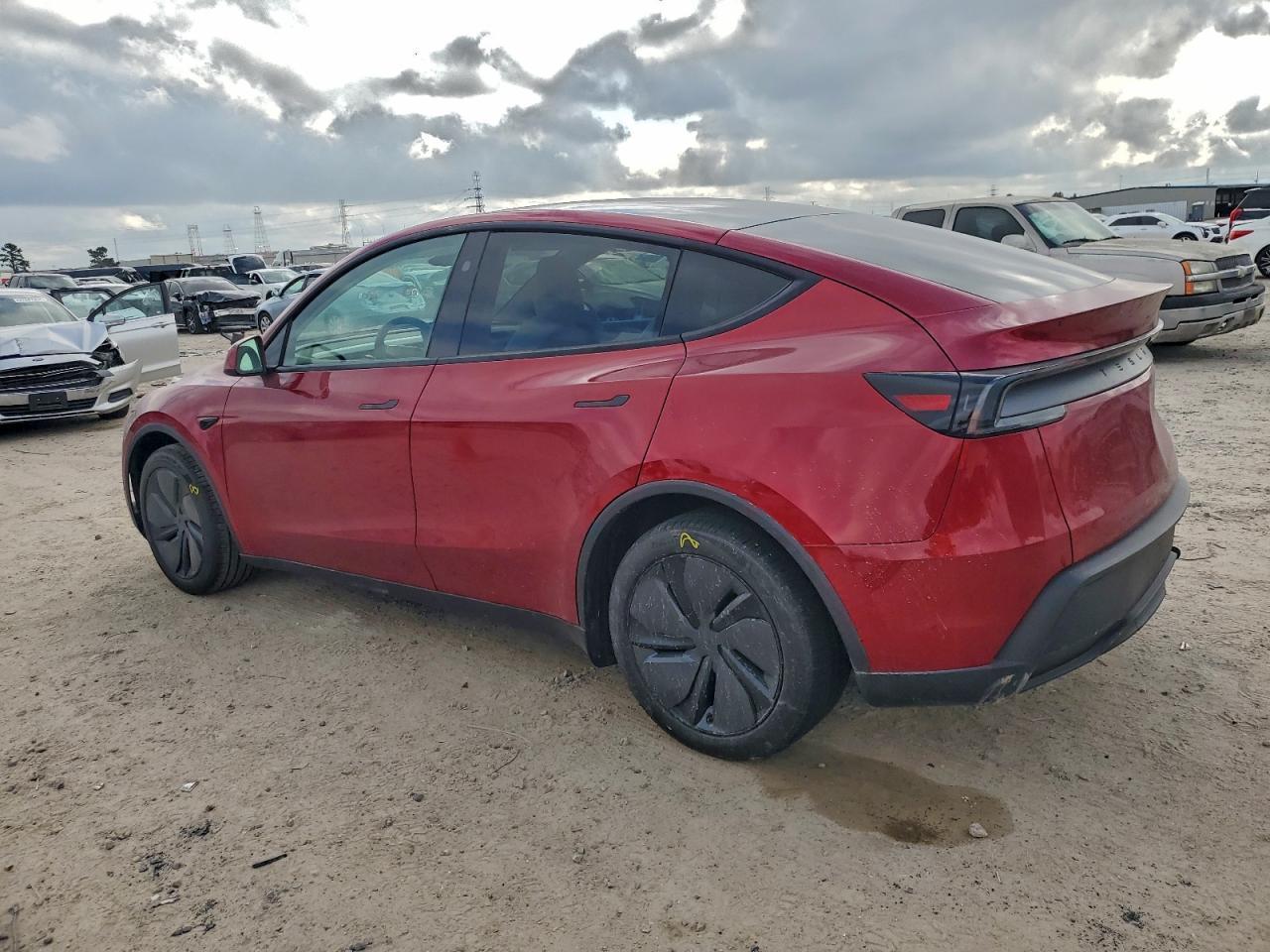 2026 Tesla Model Y - Фото 2