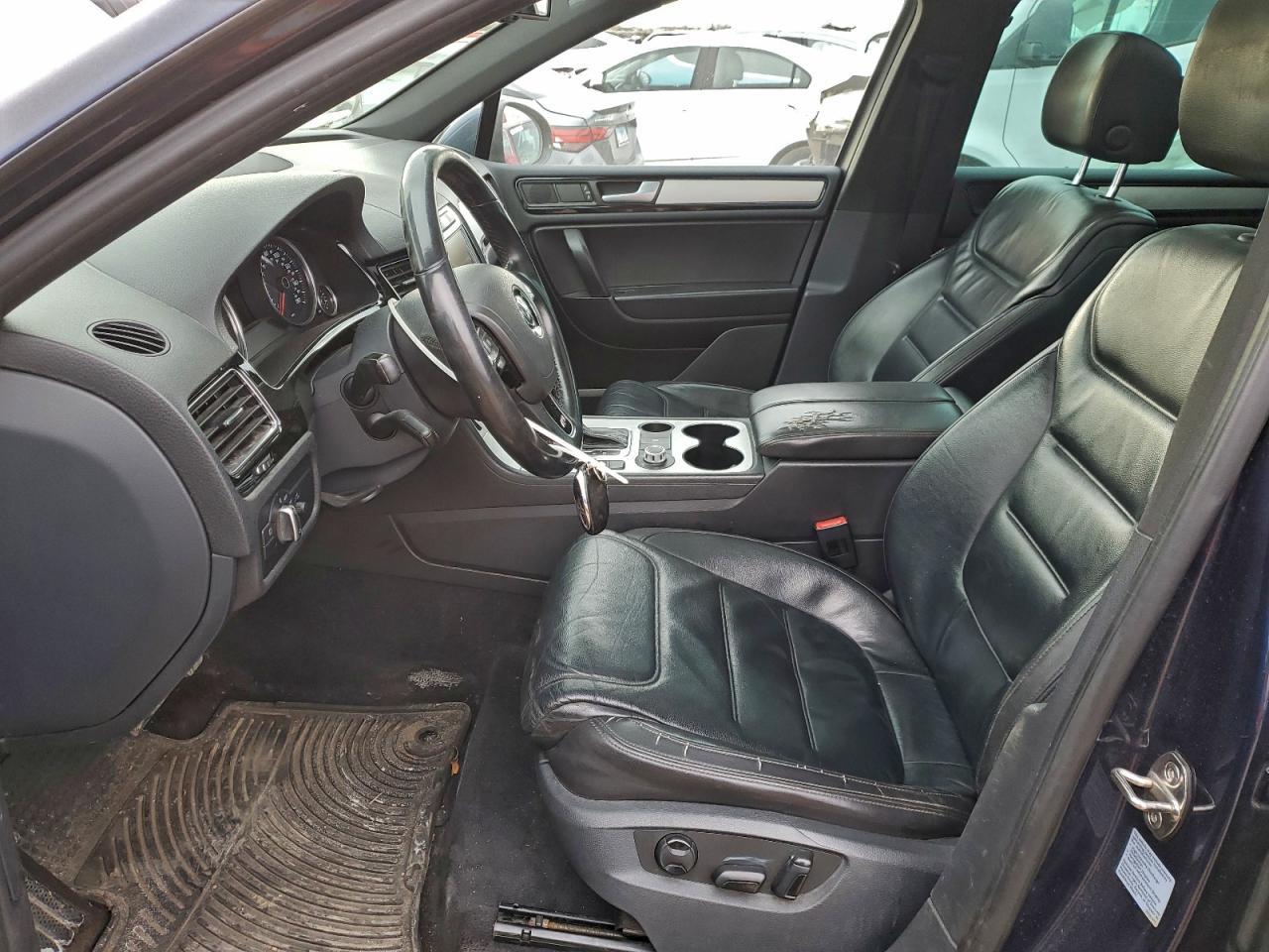 2014 Volkswagen Touareg V6 - Image 7
