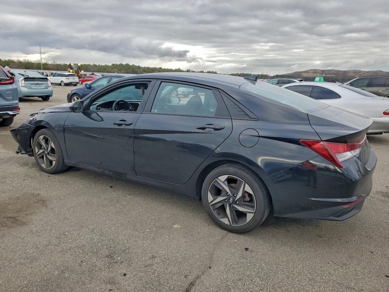 2023 Hyundai Elantra Sel - Image 2