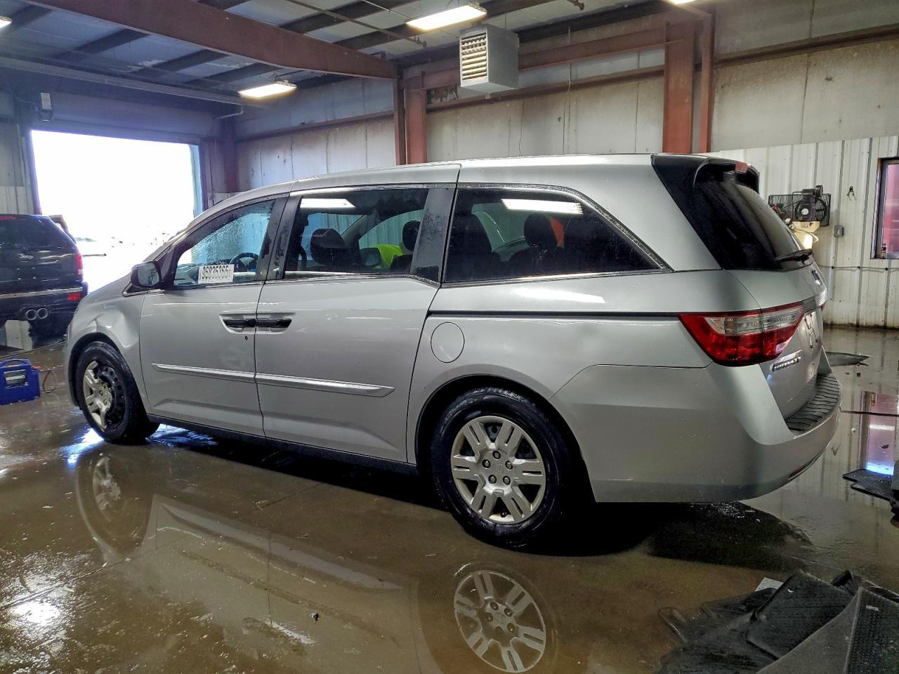 2011 Honda Odyssey Lx - Image 2
