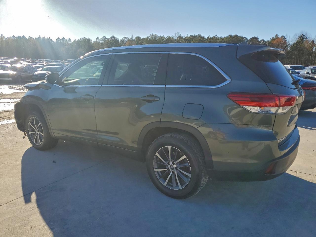 2017 Toyota Highlander Se - Фото 2