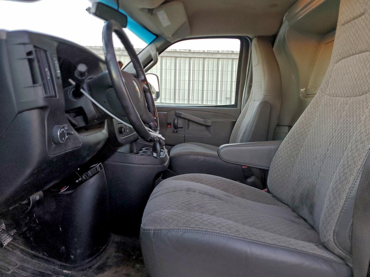 2022 Chevrolet Express G2500 - Фото 7