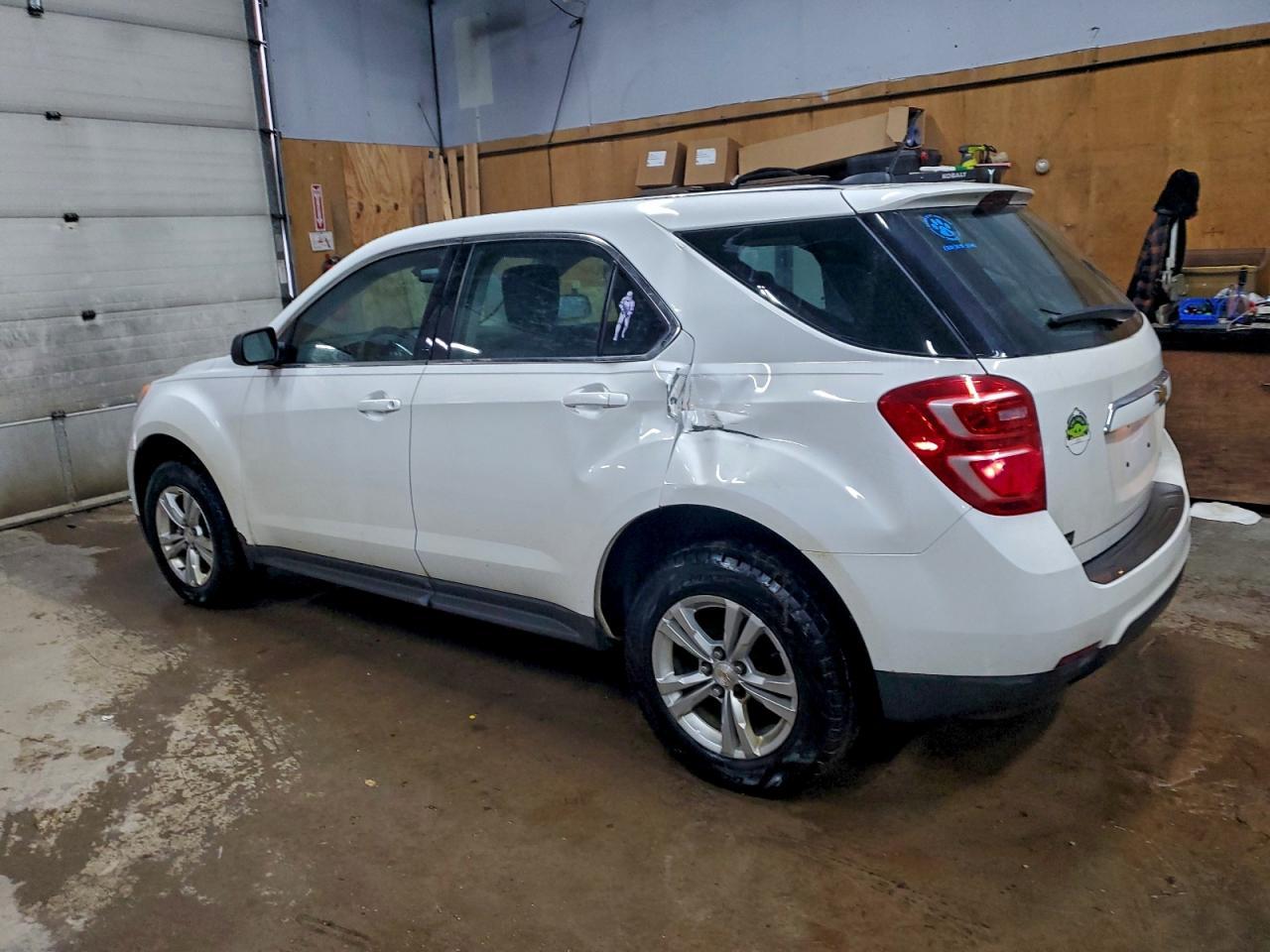 2016 Chevrolet Equinox Ls - Image 2