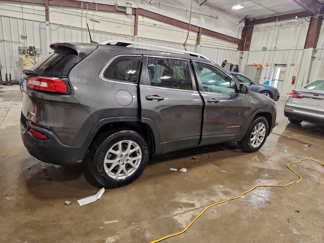 2017 Jeep Cherokee Latitude - Image 3