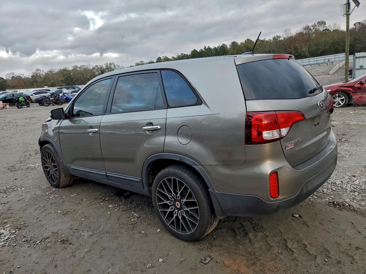 2015 Kia Sorento Lx - Image 2