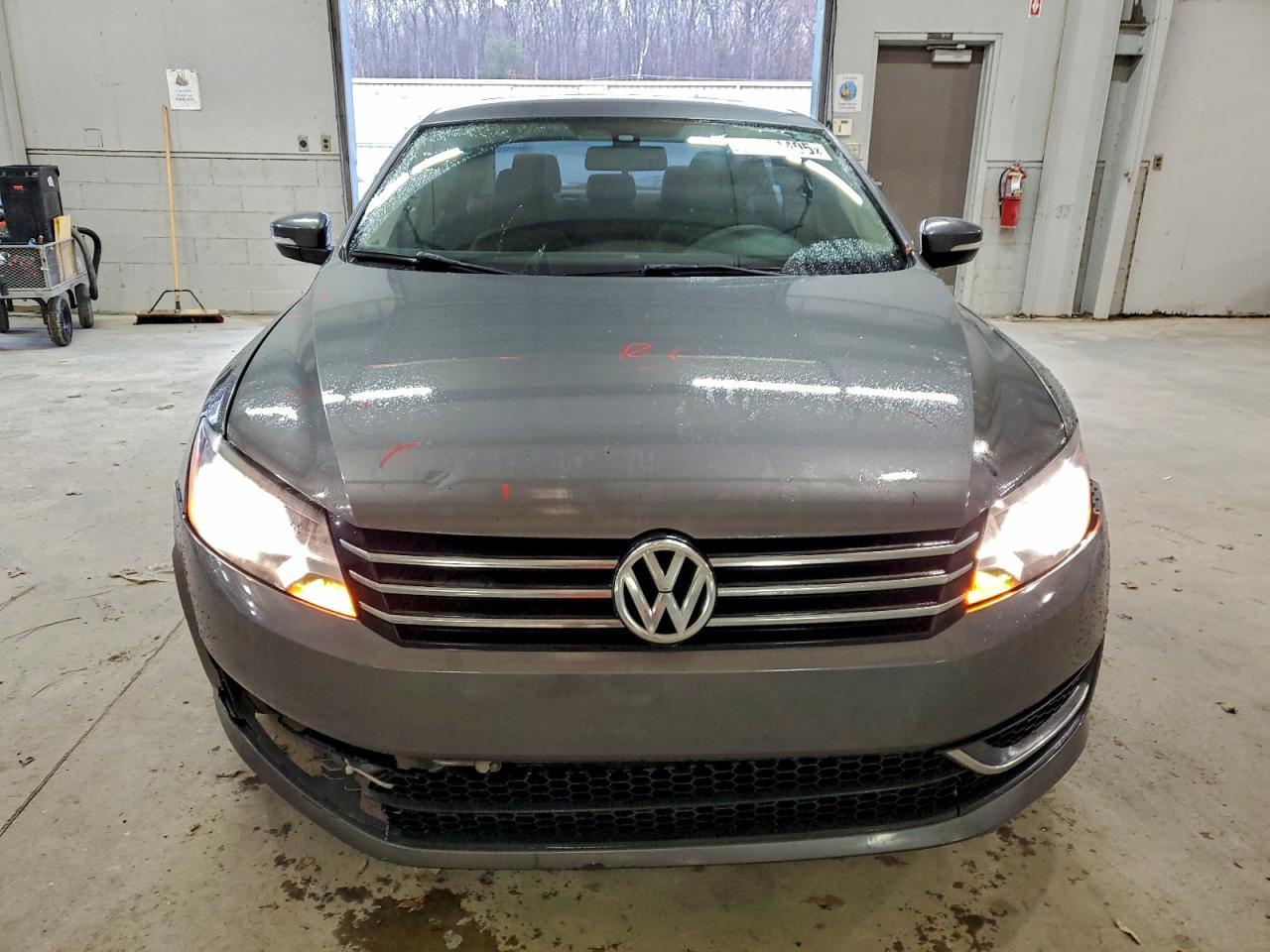 2013 Volkswagen Passat S - Image 5