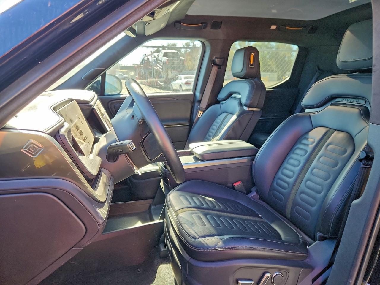 2022 Rivian R1T Adventure - Фото 7