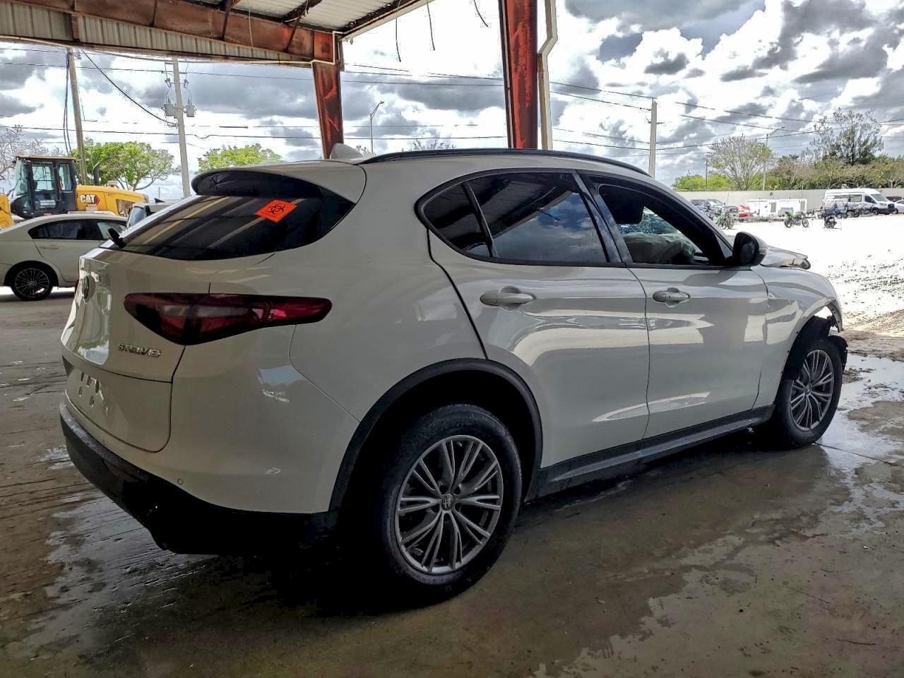 2022 Alfa Romeo Stelvio - Фото 3
