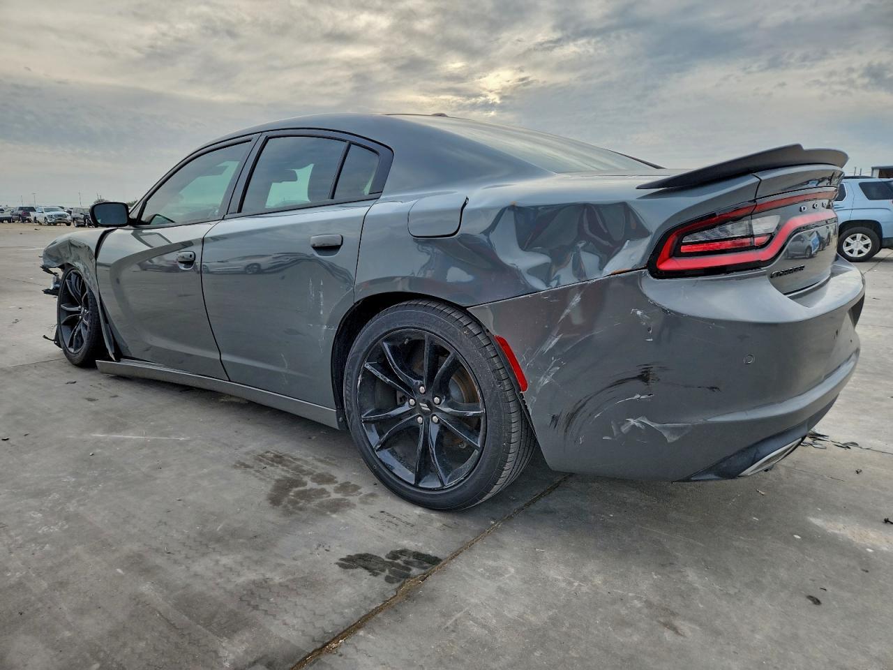 2018 Dodge Charger Sxt - Image 2