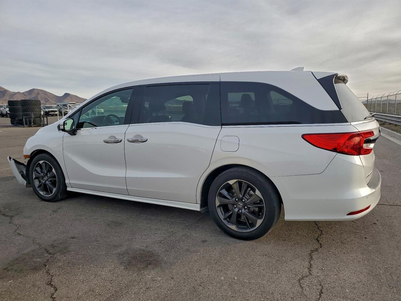 2023 Honda Odyssey Elite - Фото 2
