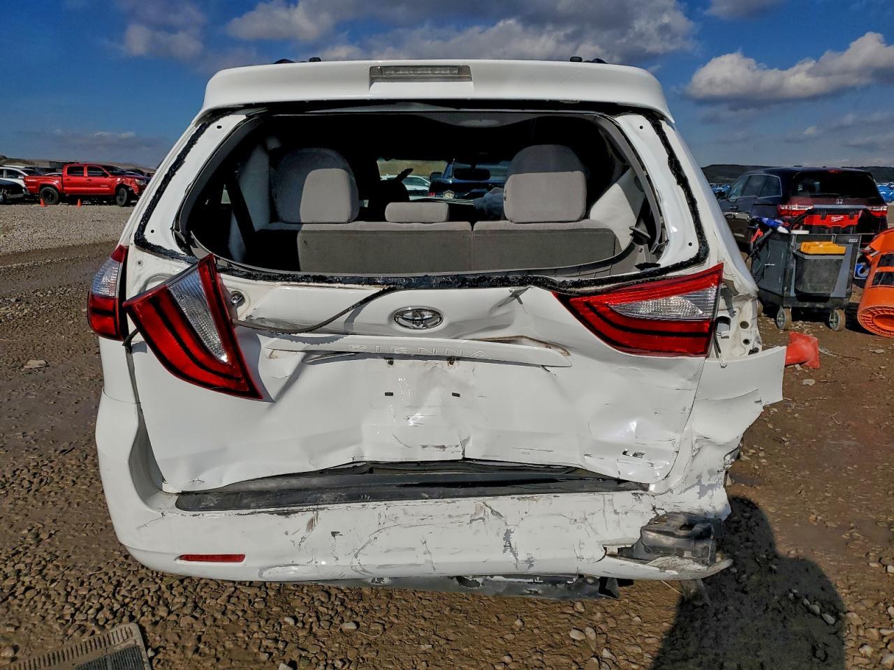 2015 Toyota Sienna Le - Фото 6