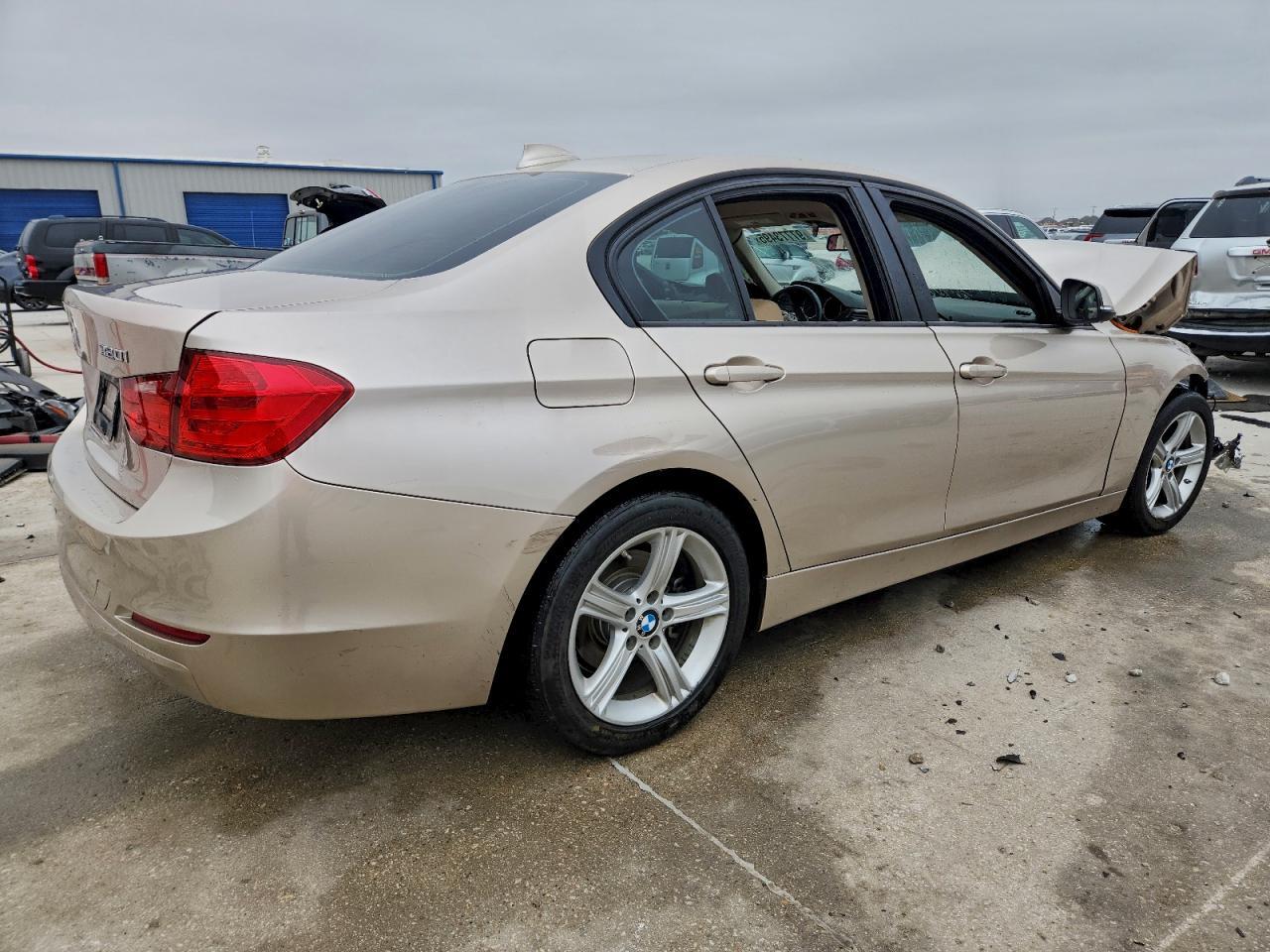 2014 BMW 320 I - Фото 3