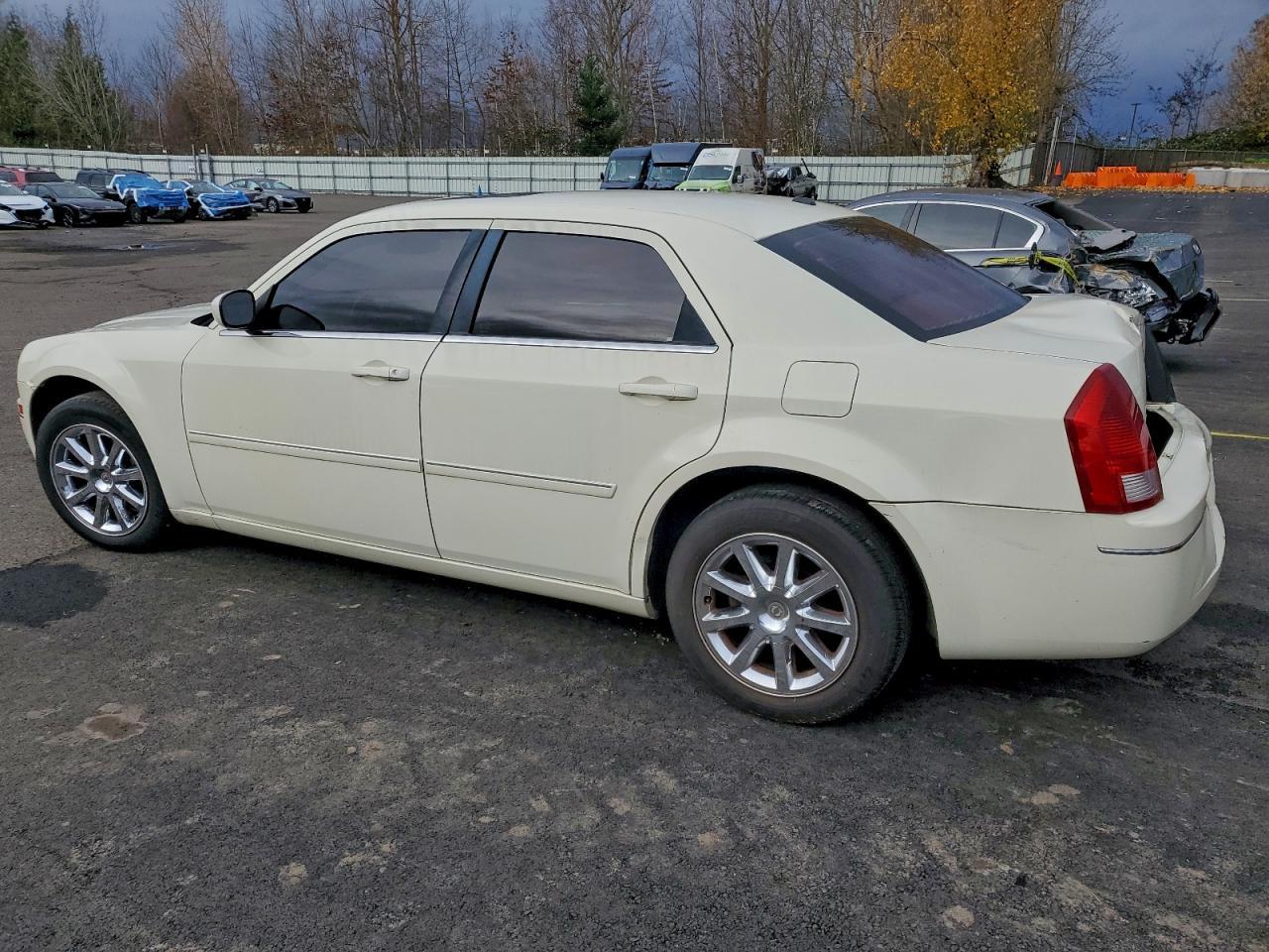 2007 Chrysler 300 Touring - Image 2