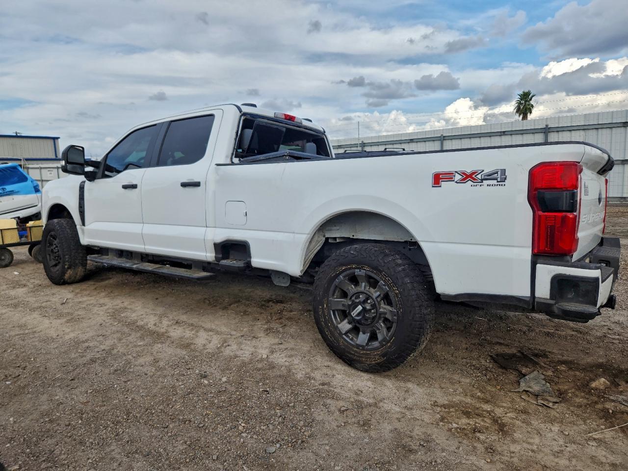 2023 Ford F250 Super Duty - Фото 2