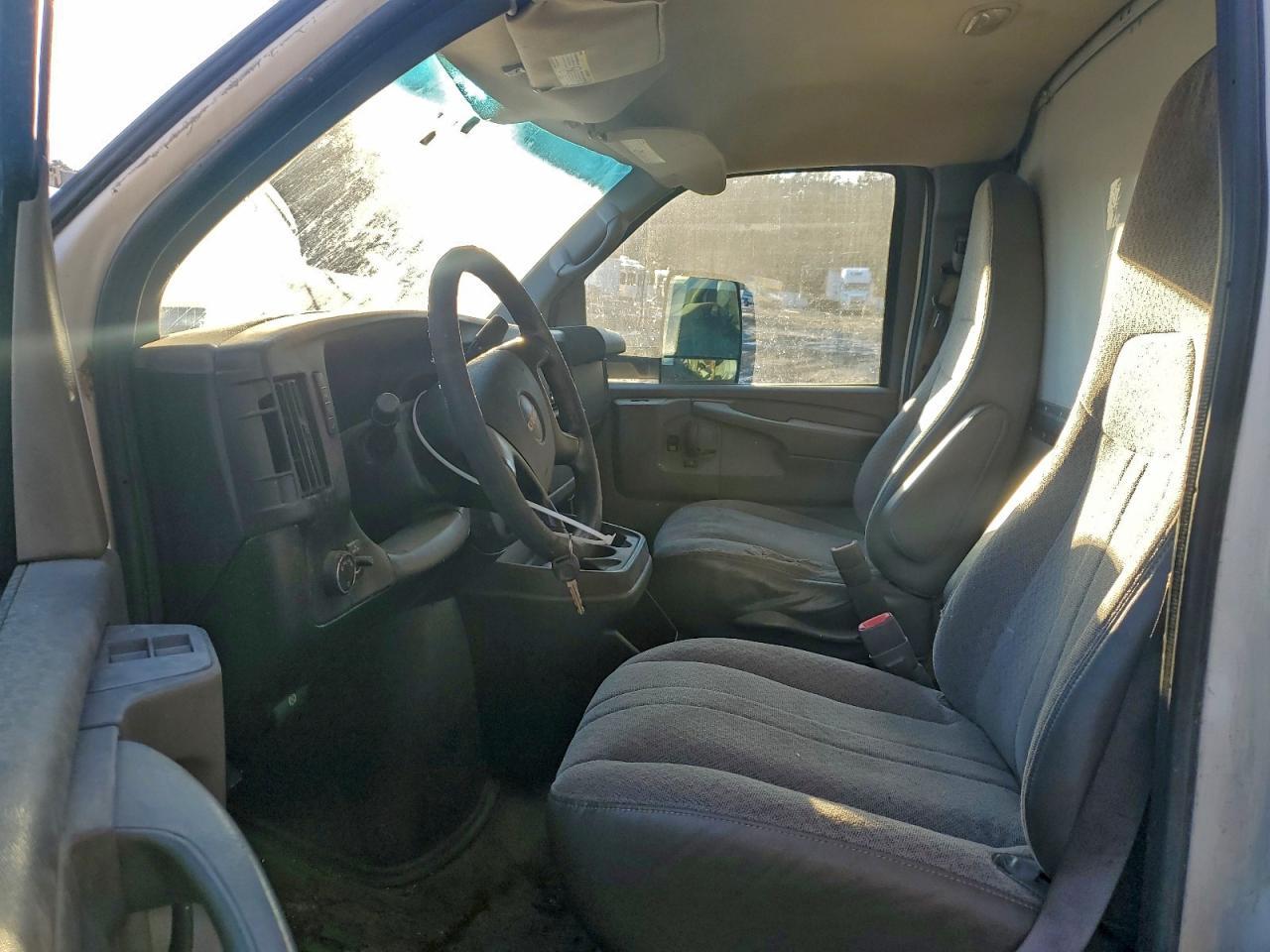 2013 GMC Savana Refrigerated Box Truck - Фото 7