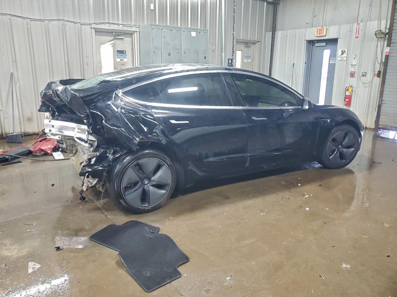 2020 Tesla Model 3 - Фото 3