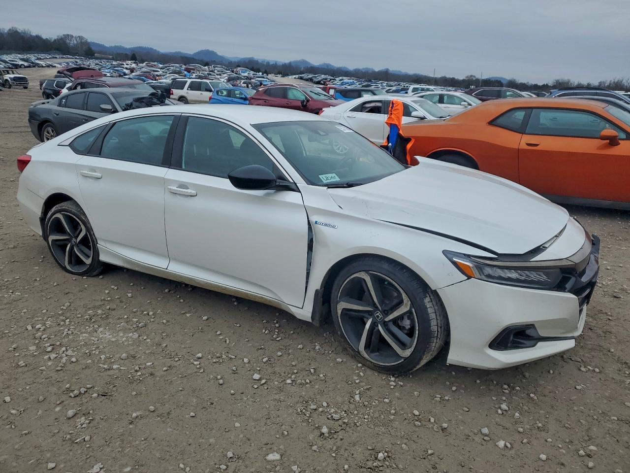 2022 Honda Accord Hybrid Sport - Image 4