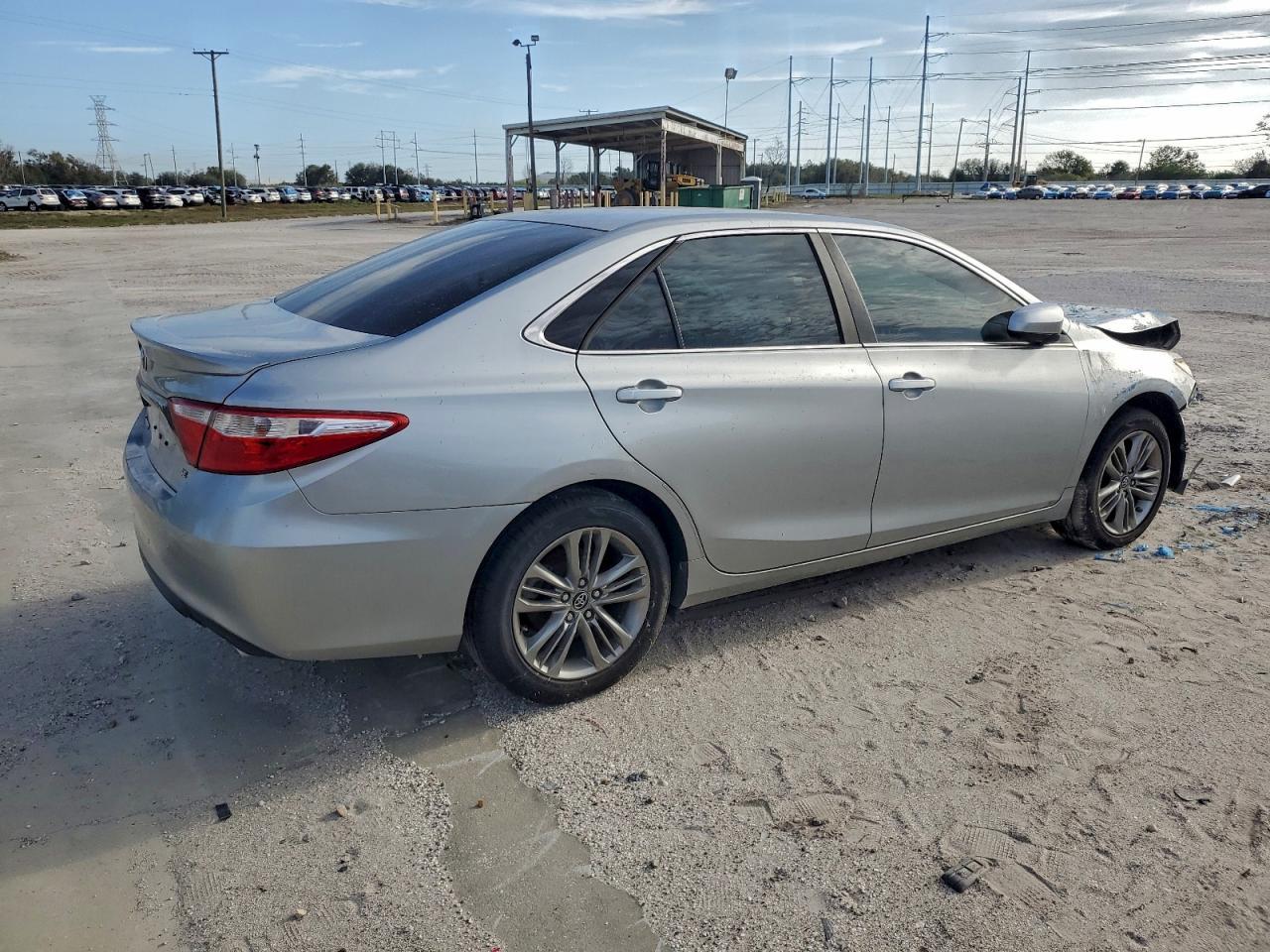 2017 Toyota Camry Le - Фото 3