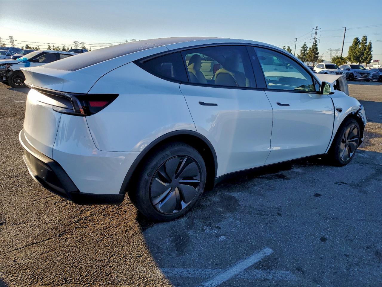 2026 Tesla Model Y - Фото 3