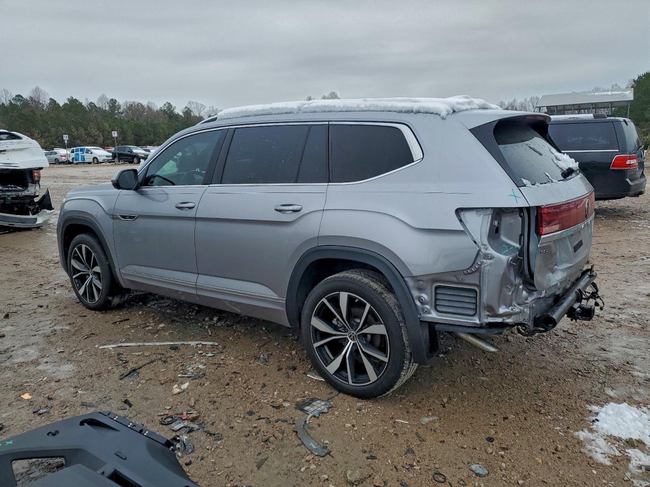 2024 Volkswagen Atlas Sel Premium R-Line - Image 2