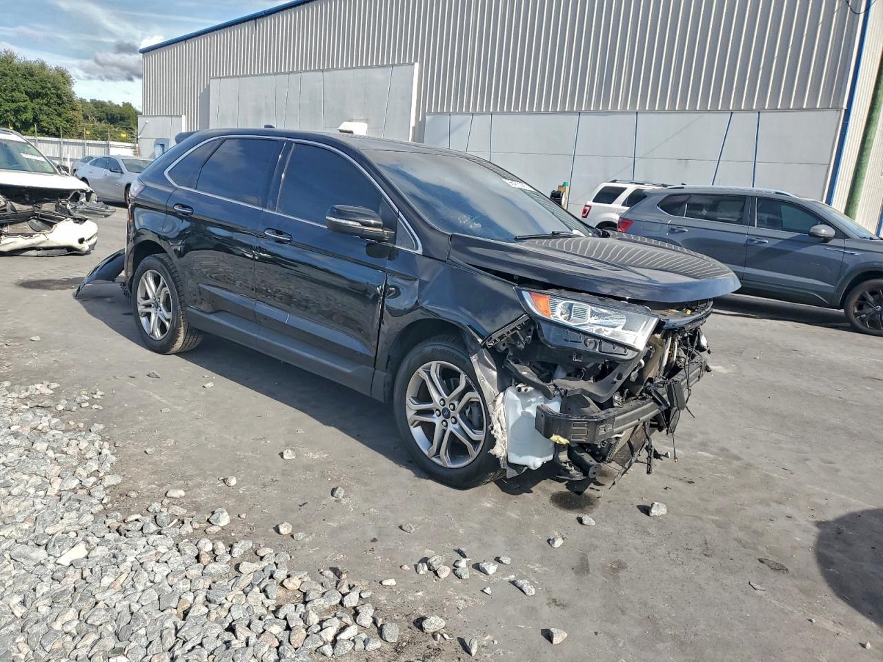 2016 Ford Edge Titanium - Image 4