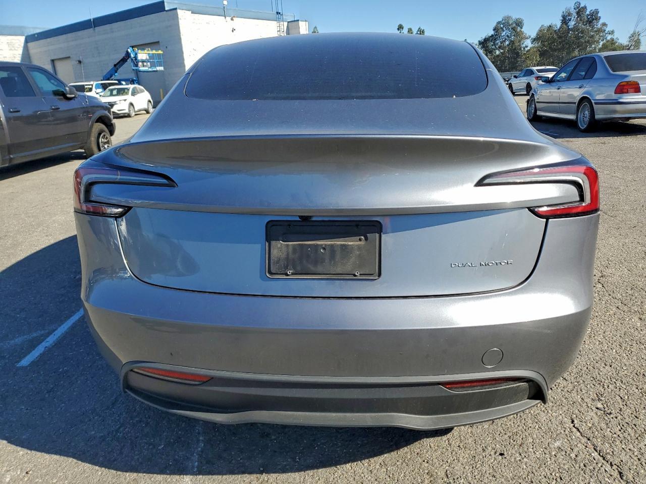 2025 Tesla Model 3 - Фото 6