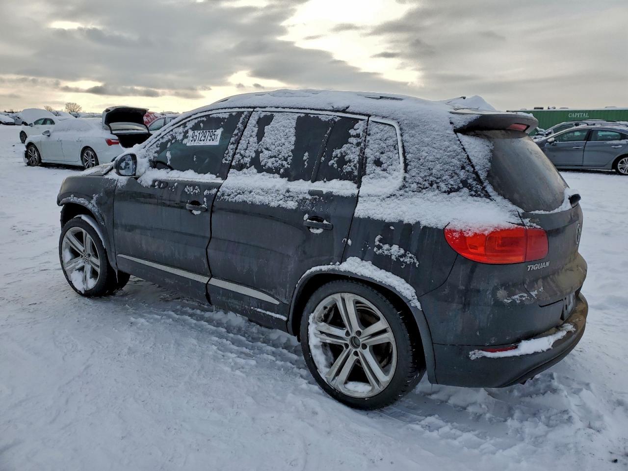 2015 Volkswagen Tiguan S - Фото 2