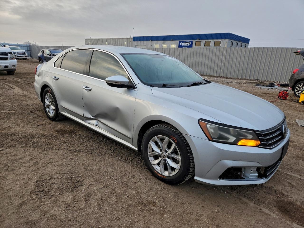 2017 Volkswagen Passat S - Фото 4