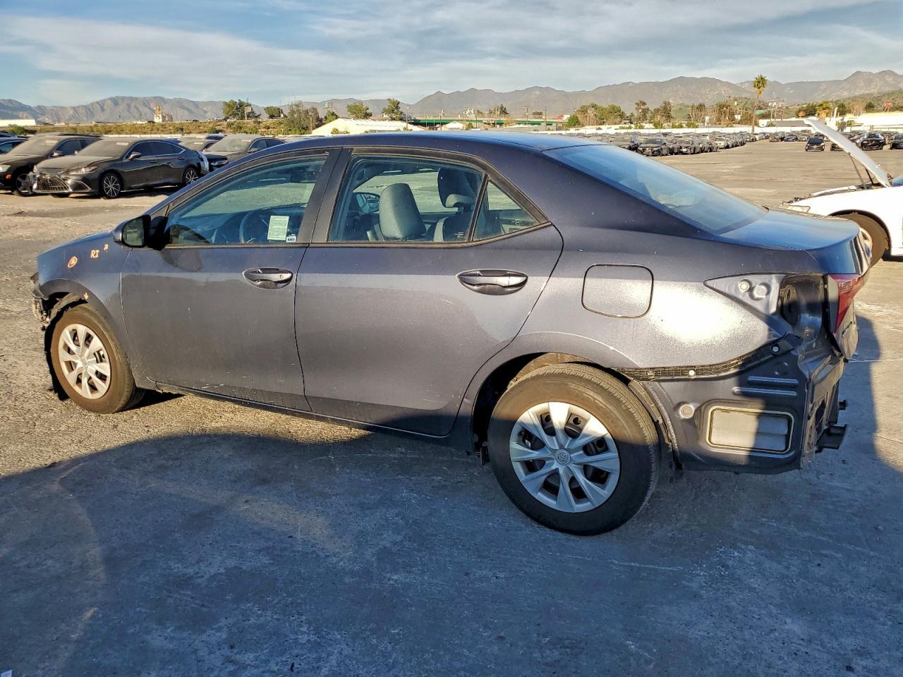 2017 Toyota Corolla L - Фото 2