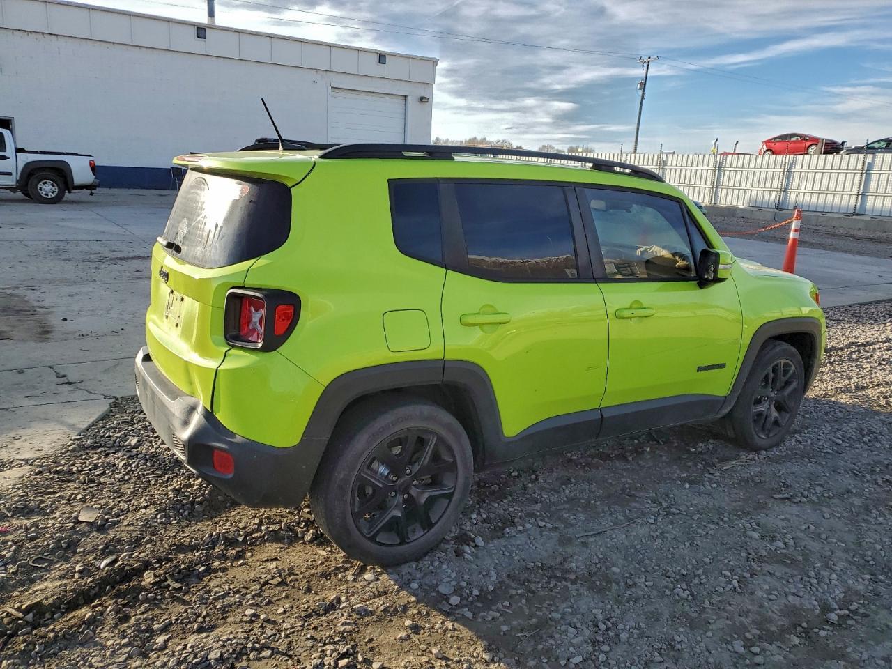 2017 Jeep Renegade Latitude - Image 3
