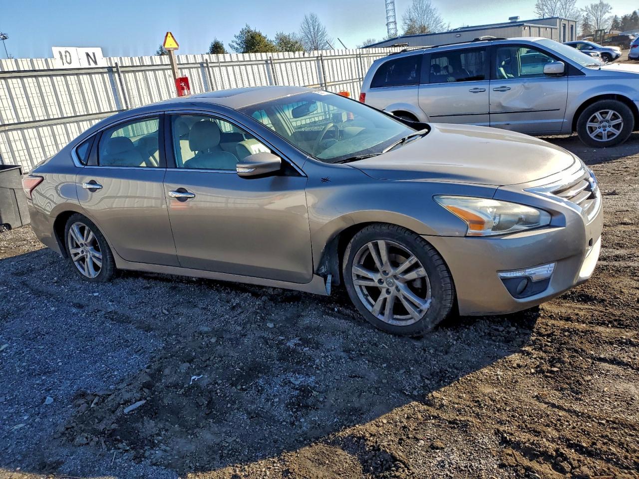 2013 Nissan Altima 3.5S - Image 4