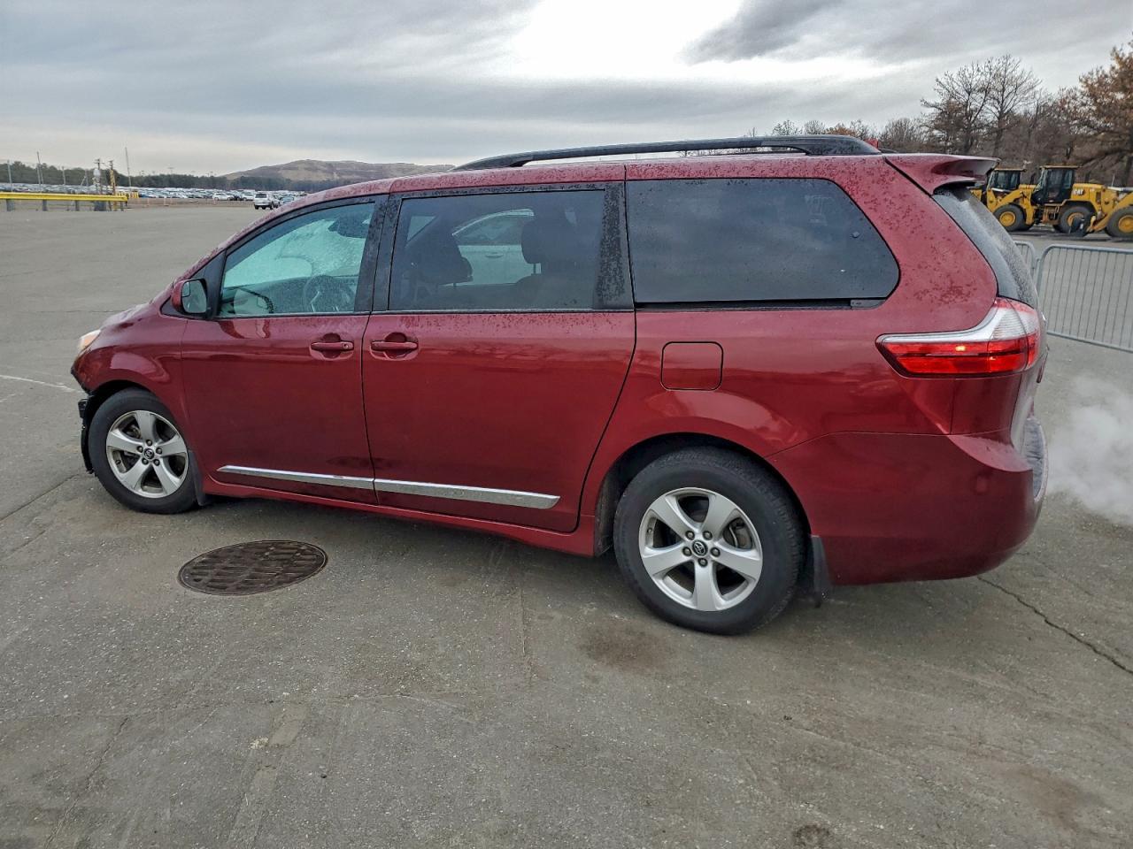 2020 Toyota Sienna Le - Image 2