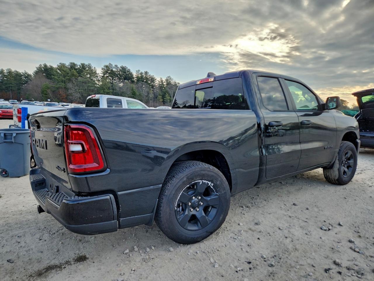 2025 Ram 1500 Tradesman - Фото 3