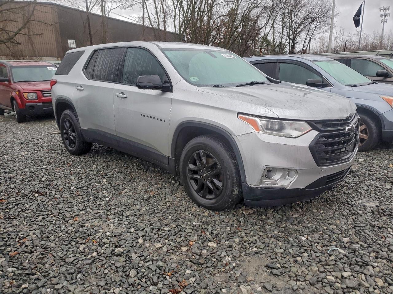 2018 Chevrolet Traverse Ls - Фото 4
