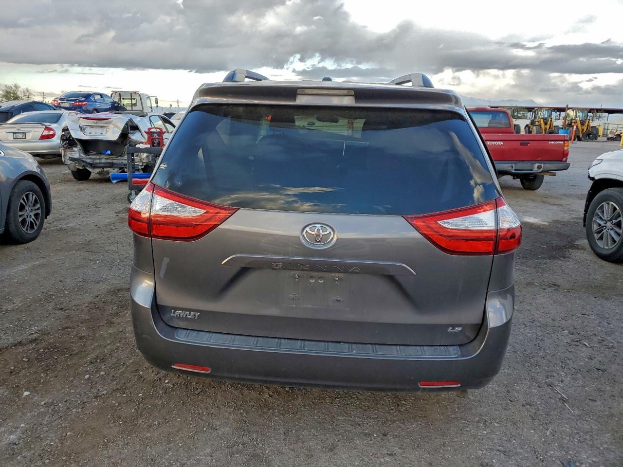 2015 Toyota Sienna Le - Фото 6